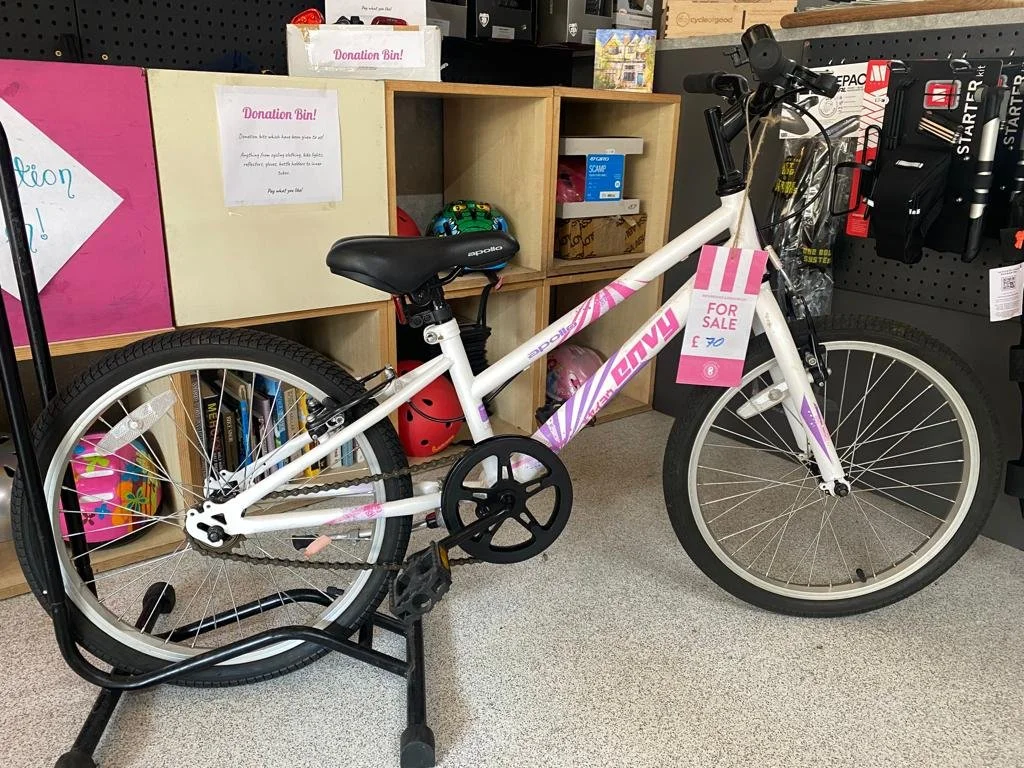 Apollo envy top junior bike